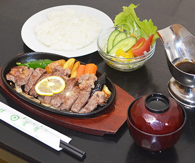 ステーキ定食の写真