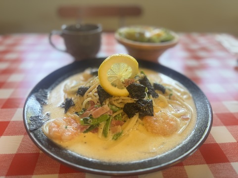 海老と海苔のクリームパスタの写真