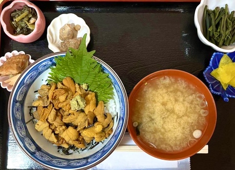 ウニ丼の写真