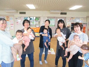 ベビーマッサージの様子2