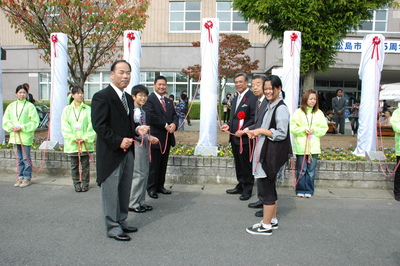 都市宣言除幕式の様子